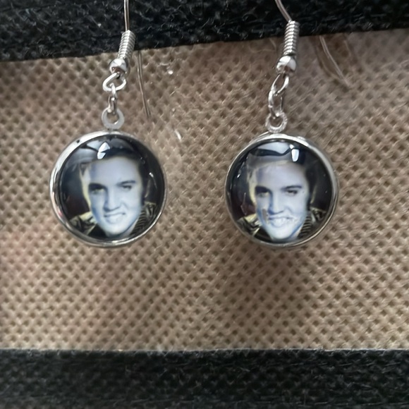 🖤Elvis earrings - Picture 2 of 6